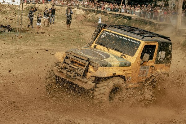 Louez une voiture à Biganos et explorez la région en toute liberté