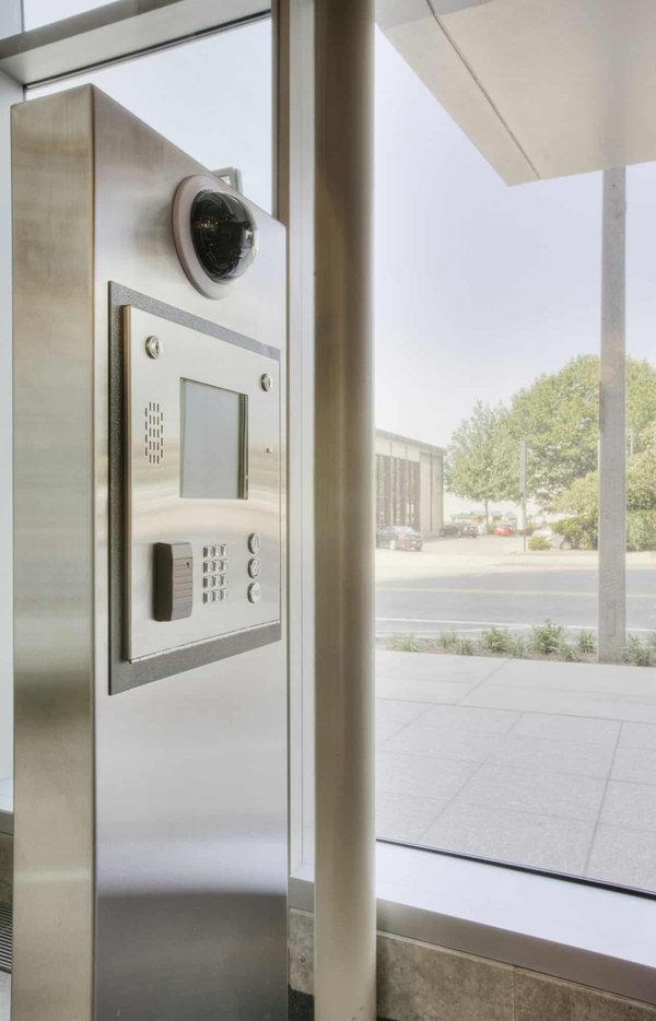 Comment choisir un intercom pour casque moto intégral pour des communications claires en duo ?